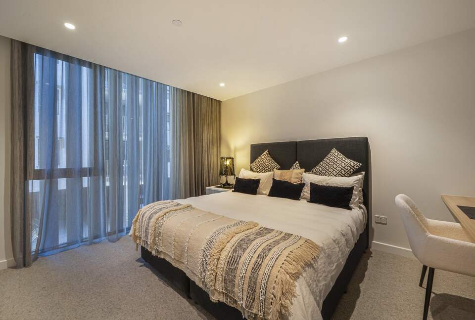 Exclusive Cotton Tree Waterfront Retreat with Resort Amenities - Maroochydore, Australia