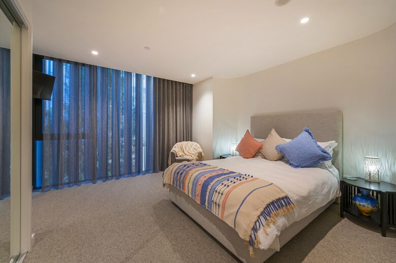 Exclusive Cotton Tree Waterfront Retreat with Resort Amenities - Maroochydore, Australia