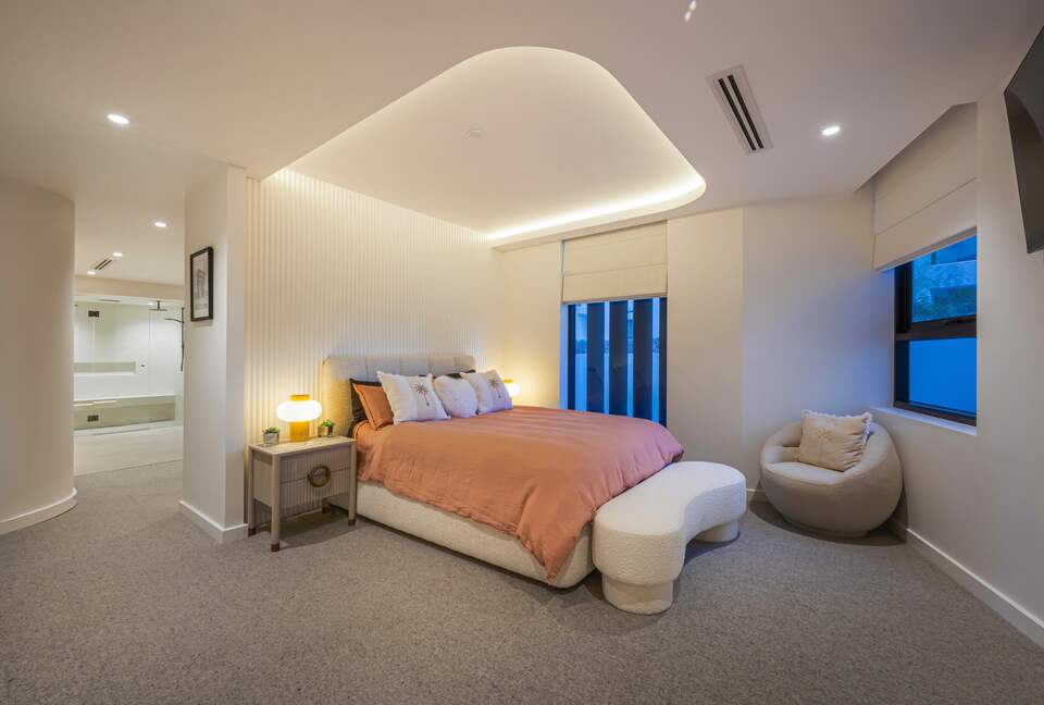 Exclusive Cotton Tree Waterfront Retreat with Resort Amenities - Maroochydore, Australia