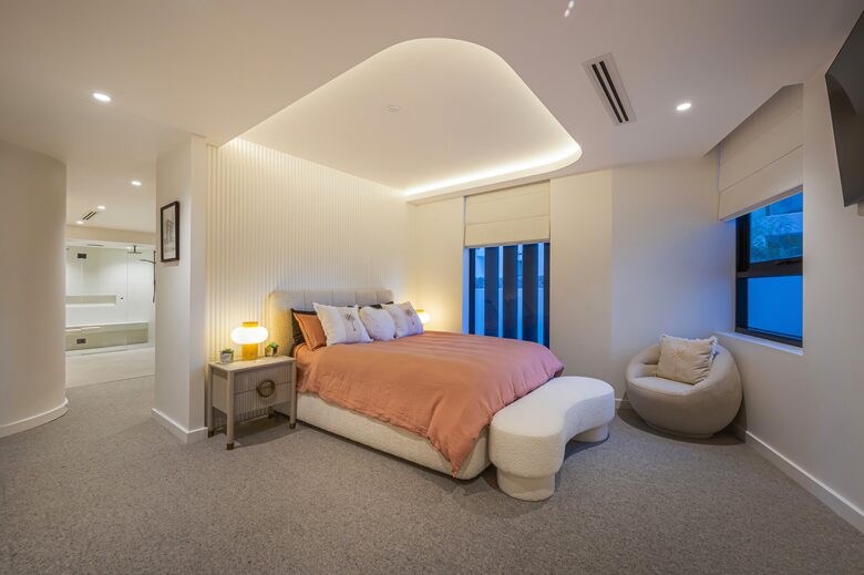 Exclusive Cotton Tree Waterfront Retreat with Resort Amenities - Maroochydore, Australia