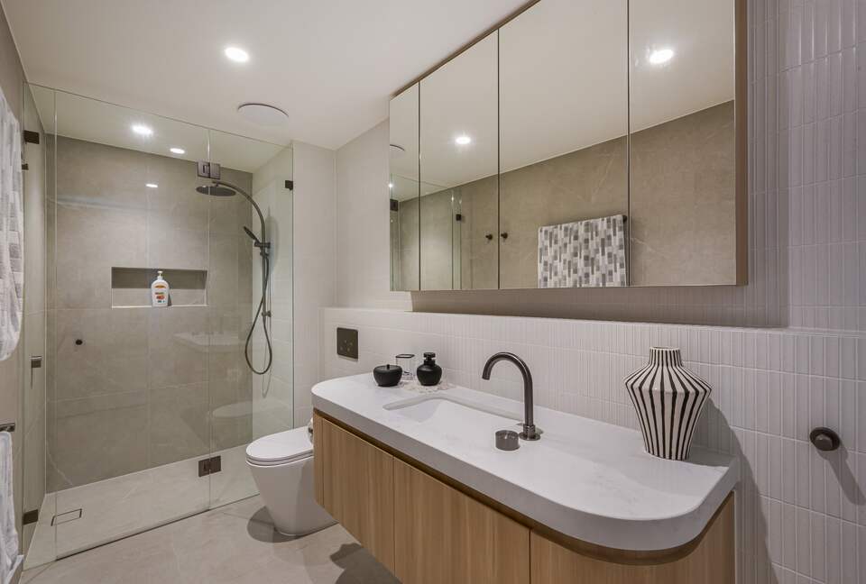 Exclusive Cotton Tree Waterfront Retreat with Resort Amenities - Maroochydore, Australia