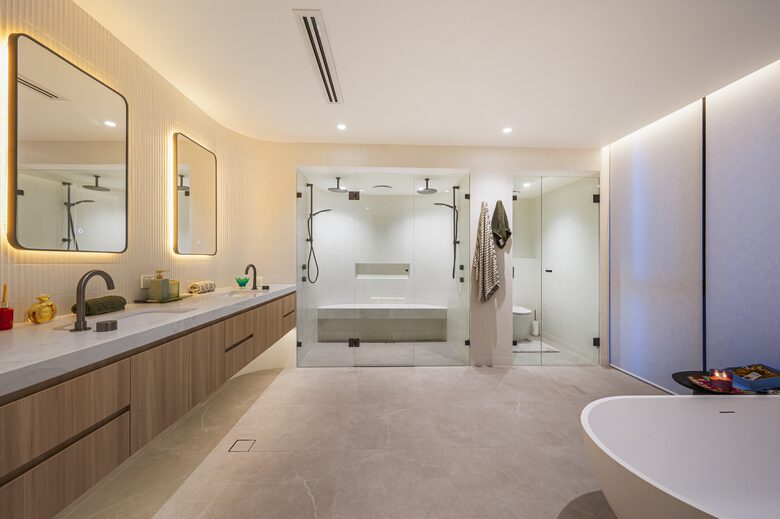 Exclusive Cotton Tree Waterfront Retreat with Resort Amenities - Maroochydore, Australia