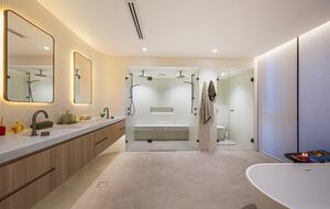 Exclusive Cotton Tree Waterfront Retreat with Resort Amenities - Maroochydore, Australia