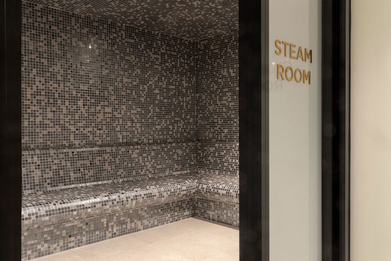 Exclusive Cotton Tree Waterfront Retreat with Resort Amenities - Maroochydore, Australia