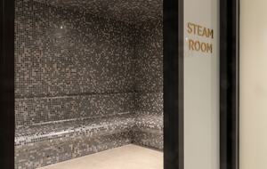 Exclusive Cotton Tree Waterfront Retreat with Resort Amenities - Maroochydore, Australia