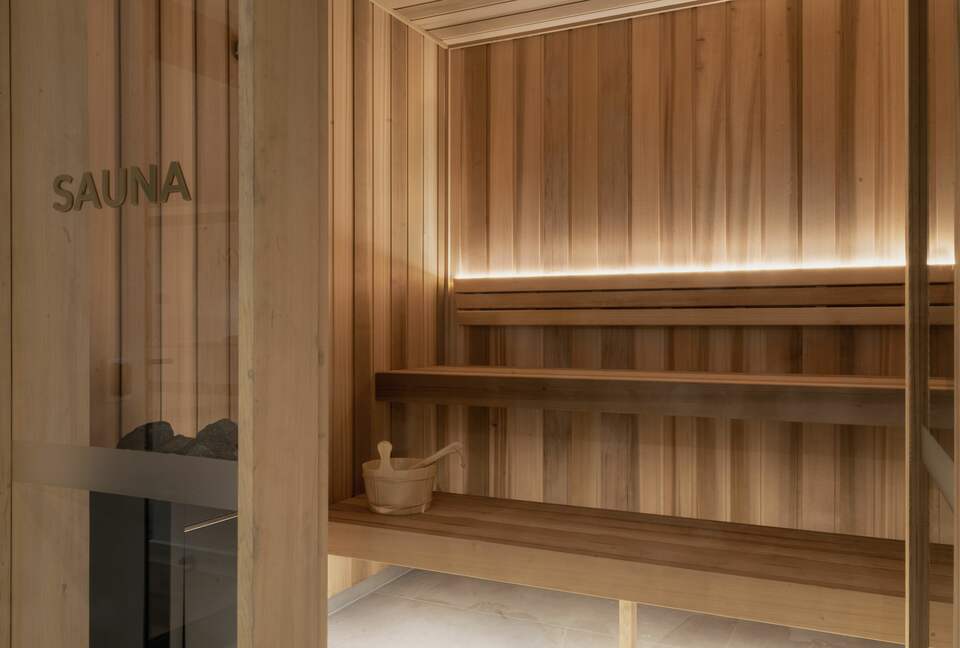 Exclusive Cotton Tree Waterfront Retreat with Resort Amenities - Maroochydore, Australia