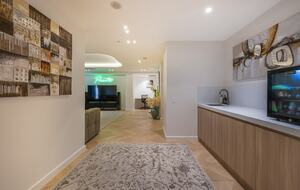 Exclusive Cotton Tree Waterfront Retreat with Resort Amenities - Maroochydore, Australia