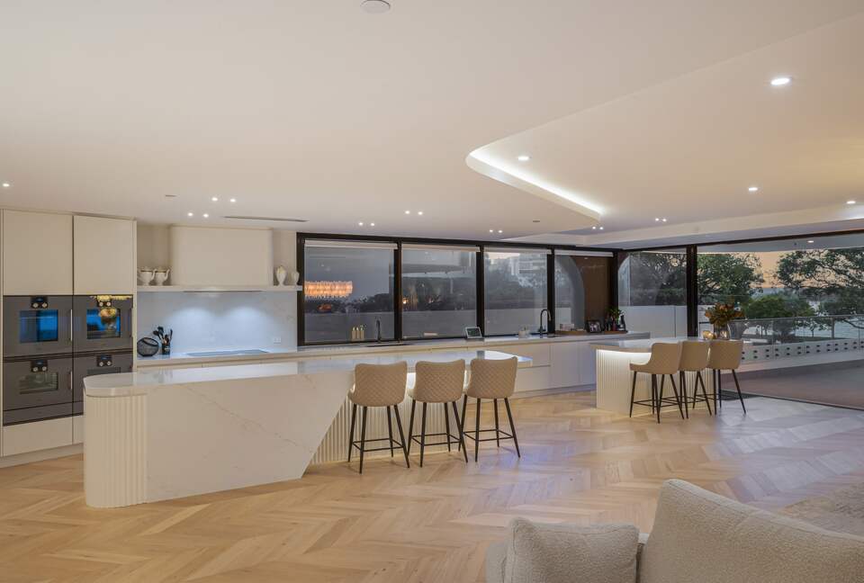 Exclusive Cotton Tree Waterfront Retreat with Resort Amenities - Maroochydore, Australia