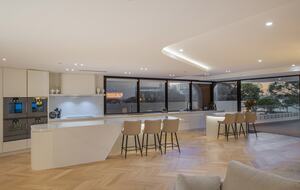 Exclusive Cotton Tree Waterfront Retreat with Resort Amenities - Maroochydore, Australia