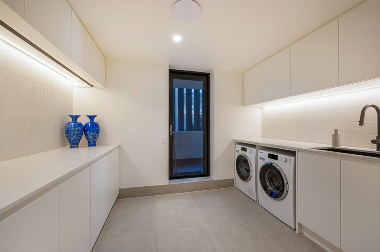 Exclusive Cotton Tree Waterfront Retreat with Resort Amenities - Maroochydore, Australia