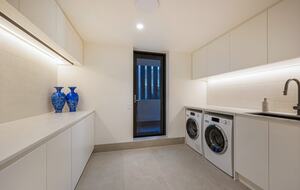 Exclusive Cotton Tree Waterfront Retreat with Resort Amenities - Maroochydore, Australia