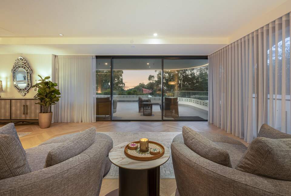 Exclusive Cotton Tree Waterfront Retreat with Resort Amenities - Maroochydore, Australia