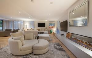 Exclusive Cotton Tree Waterfront Retreat with Resort Amenities - Maroochydore, Australia