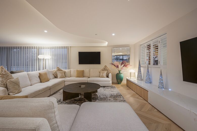 Exclusive Cotton Tree Waterfront Retreat with Resort Amenities - Maroochydore, Australia