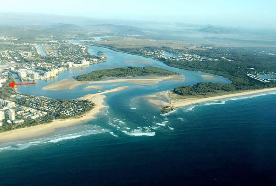 Exclusive Cotton Tree Waterfront Retreat with Resort Amenities - Maroochydore, Australia