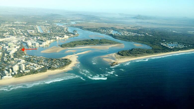 Exclusive Cotton Tree Waterfront Retreat with Resort Amenities - Maroochydore, Australia