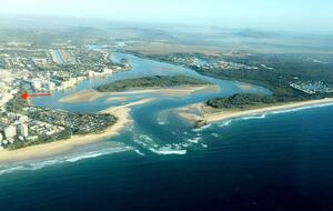 Exclusive Cotton Tree Waterfront Retreat with Resort Amenities - Maroochydore, Australia
