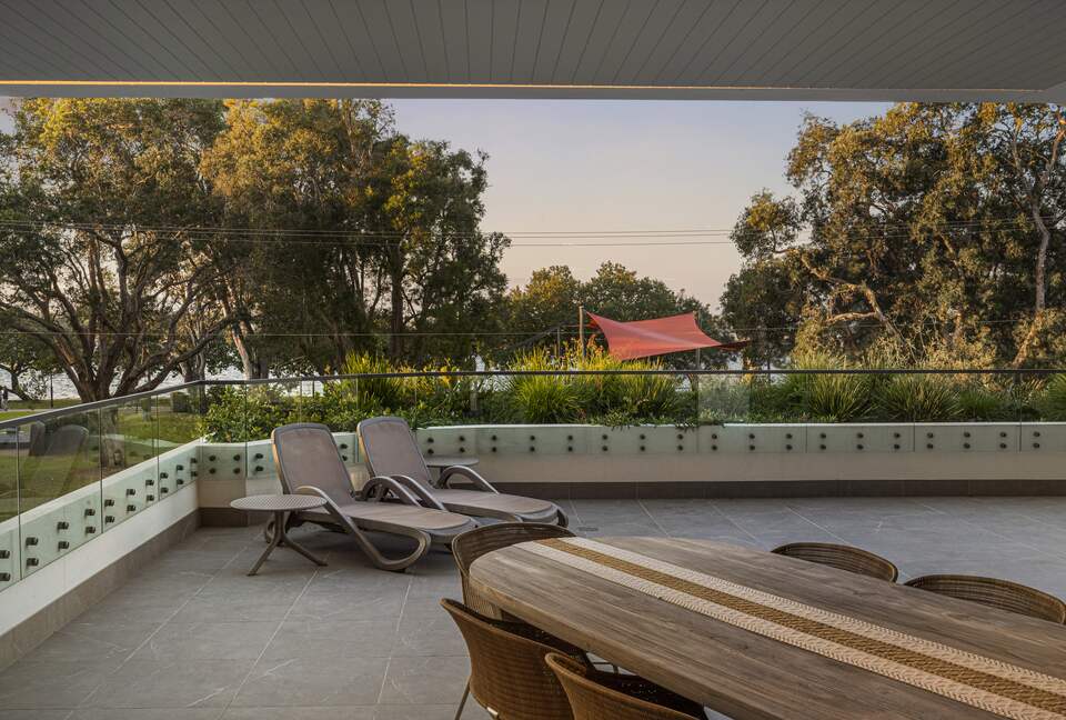 Exclusive Cotton Tree Waterfront Retreat with Resort Amenities - Maroochydore, Australia