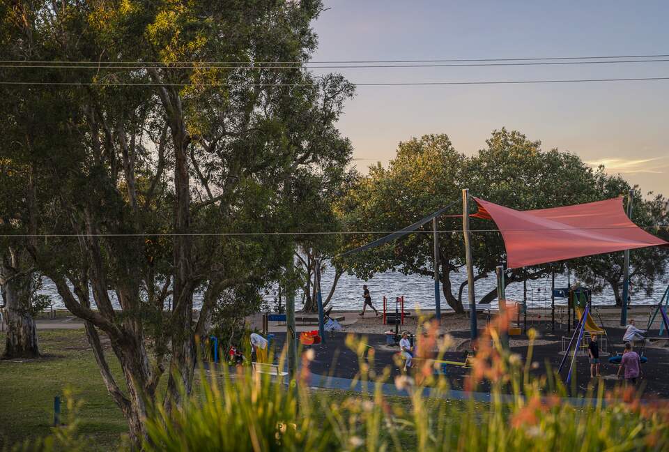 Exclusive Cotton Tree Waterfront Retreat with Resort Amenities - Maroochydore, Australia