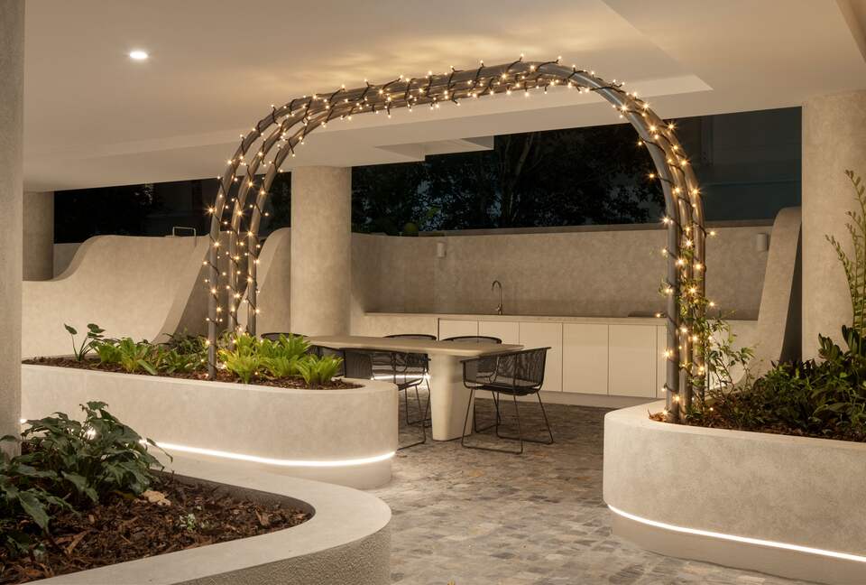 Exclusive Cotton Tree Waterfront Retreat with Resort Amenities - Maroochydore, Australia