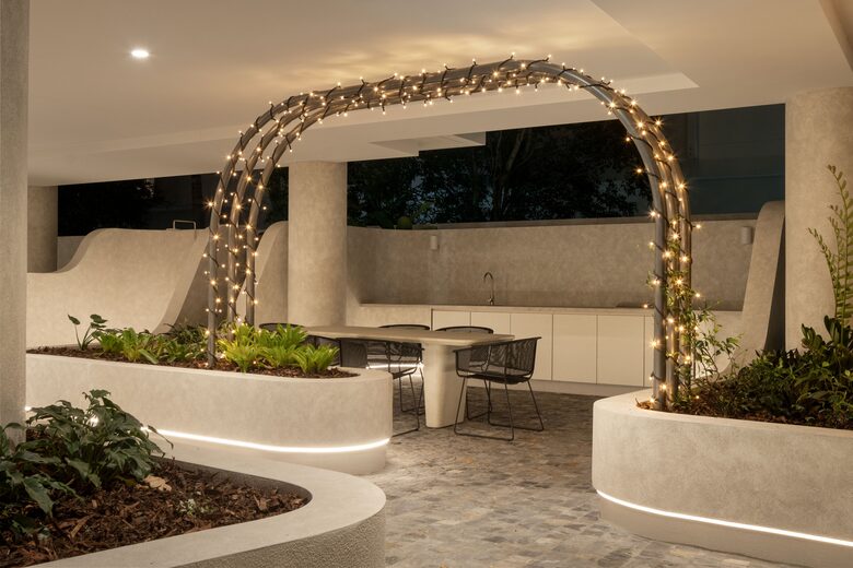 Exclusive Cotton Tree Waterfront Retreat with Resort Amenities - Maroochydore, Australia