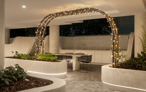 Exclusive Cotton Tree Waterfront Retreat with Resort Amenities - Maroochydore, Australia