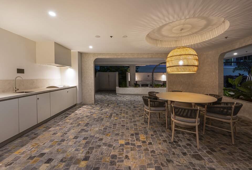 Exclusive Cotton Tree Waterfront Retreat with Resort Amenities - Maroochydore, Australia