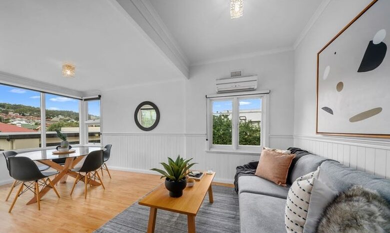 Spacious Bellerive Retreat – Walk to Beach, Cafés & Ferry - Hobart, Australia