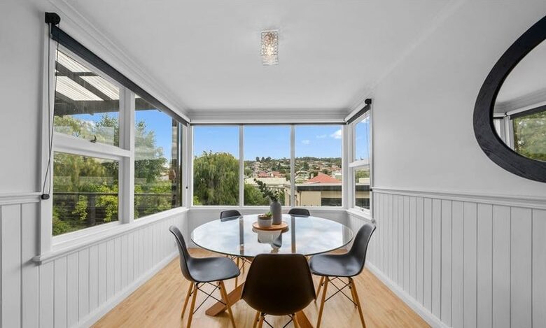 Spacious Bellerive Retreat – Walk to Beach, Cafés & Ferry - Hobart, Australia