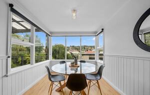 Spacious Bellerive Retreat – Walk to Beach, Cafés & Ferry - Hobart, Australia
