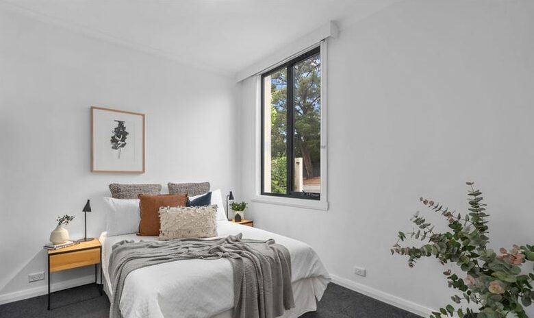 Spacious Bellerive Retreat – Walk to Beach, Cafés & Ferry - Hobart, Australia