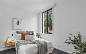 Spacious Bellerive Retreat – Walk to Beach, Cafés & Ferry - Hobart, Australia