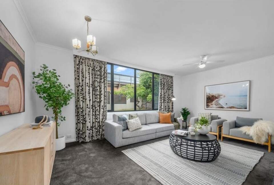 Spacious Bellerive Retreat – Walk to Beach, Cafés & Ferry - Hobart, Australia