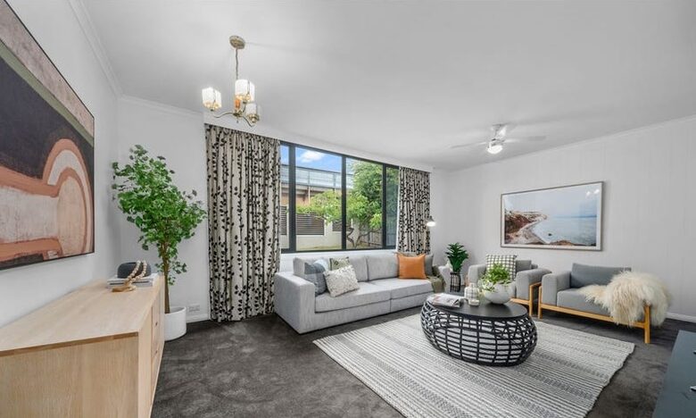 Spacious Bellerive Retreat – Walk to Beach, Cafés & Ferry - Hobart, Australia