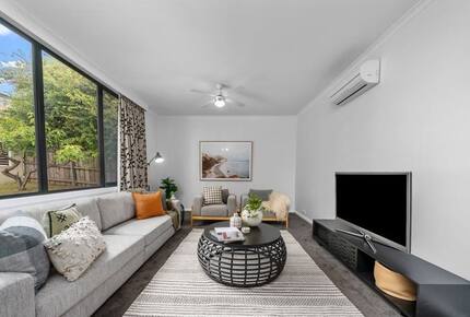 Spacious Bellerive Retreat – Walk to Beach, Cafés & Ferry - Hobart, Australia