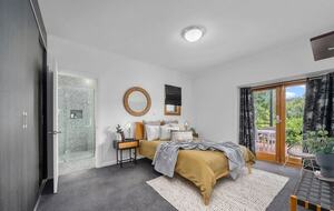 Spacious Bellerive Retreat – Walk to Beach, Cafés & Ferry - Hobart, Australia