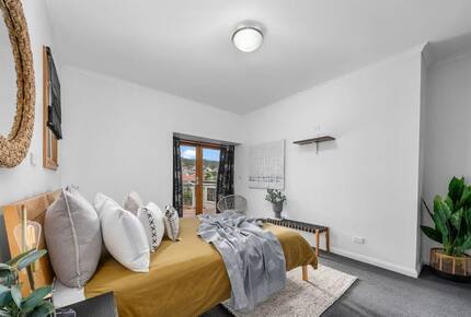 Spacious Bellerive Retreat – Walk to Beach, Cafés & Ferry - Hobart, Australia