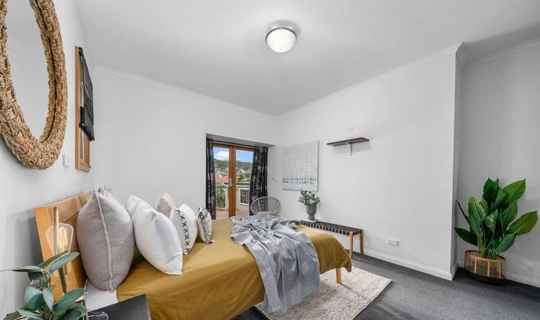 Spacious Bellerive Retreat – Walk to Beach, Cafés & Ferry - Hobart, Australia