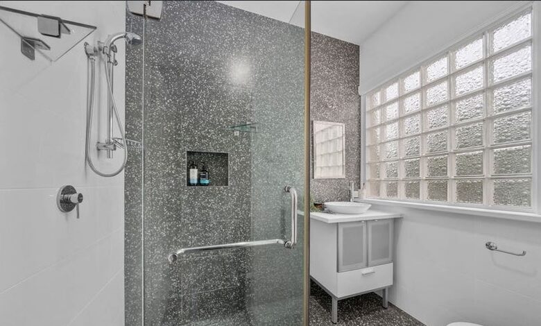 Spacious Bellerive Retreat – Walk to Beach, Cafés & Ferry - Hobart, Australia