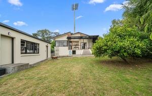 Spacious Bellerive Retreat – Walk to Beach, Cafés & Ferry - Hobart, Australia