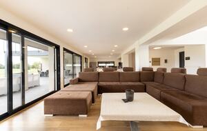 Exquisite Estate with Pool, Spa & Private Cinema - Nibelle, France