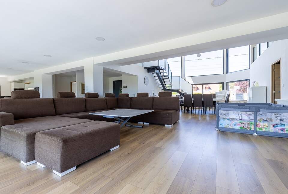 Exquisite Estate with Pool, Spa & Private Cinema - Nibelle, France