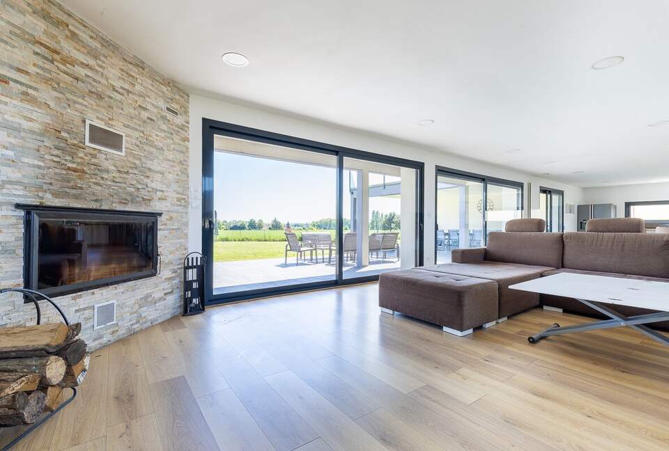 Exquisite Estate with Pool, Spa & Private Cinema - Nibelle, France