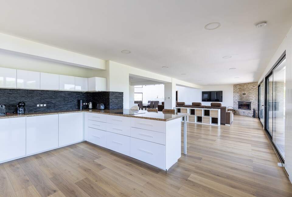 Exquisite Estate with Pool, Spa & Private Cinema - Nibelle, France