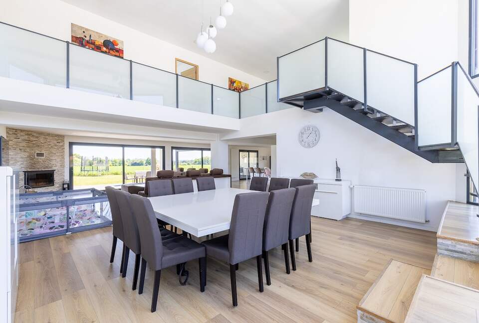 Exquisite Estate with Pool, Spa & Private Cinema - Nibelle, France