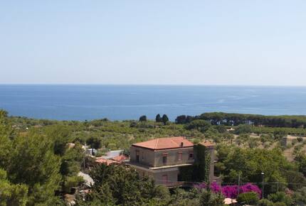 Sea-View Contemporary Villa at Plemmirio Reserve - Syracuse, Italy