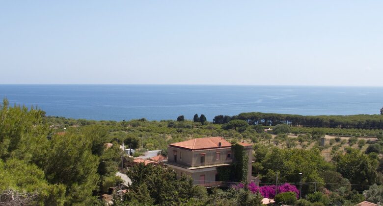 Sea-View Contemporary Villa at Plemmirio Reserve - Syracuse, Italy