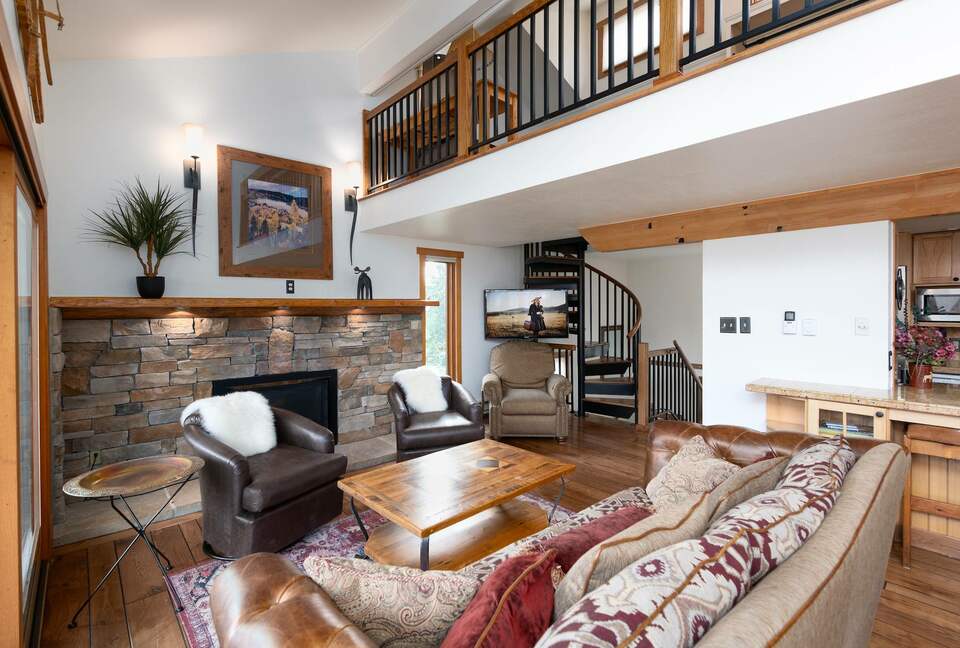 Alpine Comfort Steps from Downtown Breckenridge - Breckenridge, Colorado