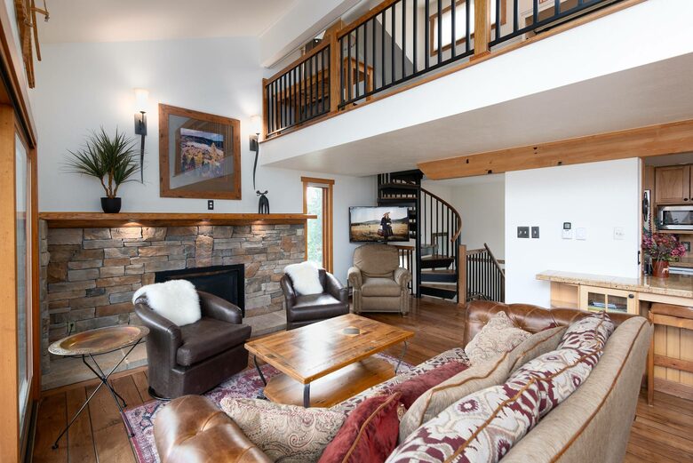 Alpine Comfort Steps from Downtown Breckenridge - Breckenridge, Colorado