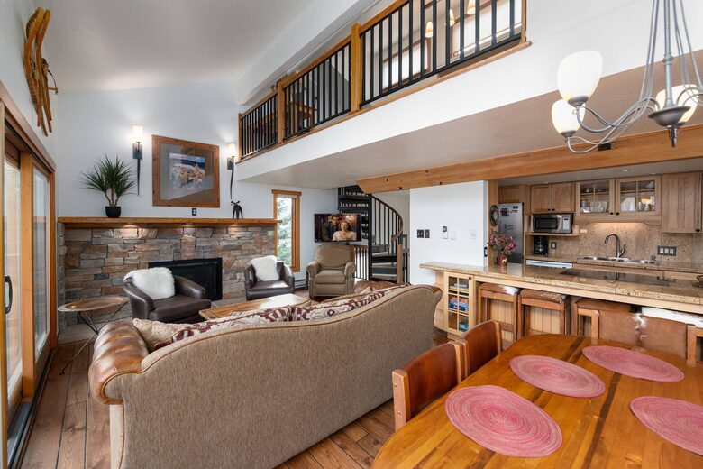 Alpine Comfort Steps from Downtown Breckenridge - Breckenridge, Colorado